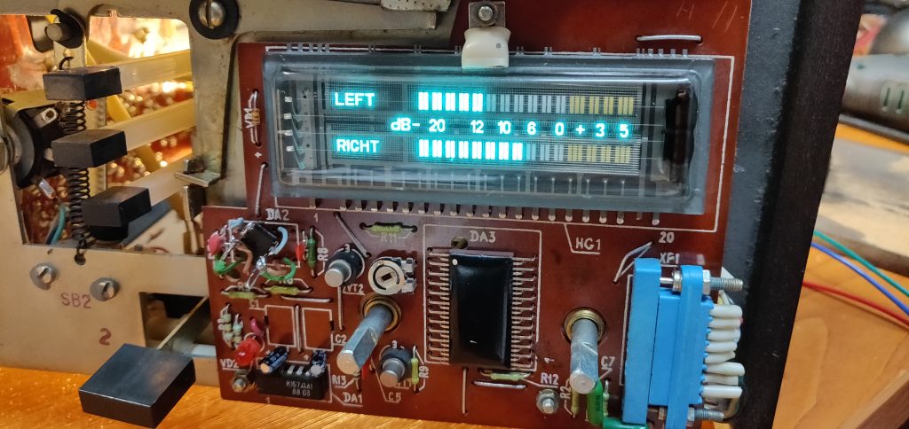 Vu-metru Kashtan cu DA2 inlocuit.